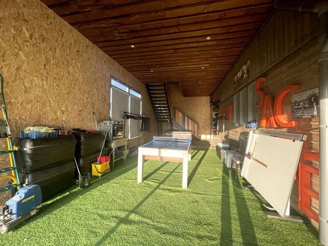 Autre à TREMBLAY-LES-VILLAGES