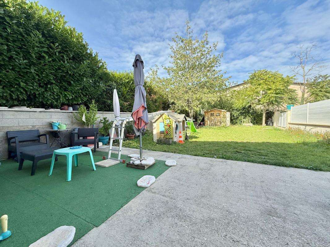 Appartement à CHENOVE