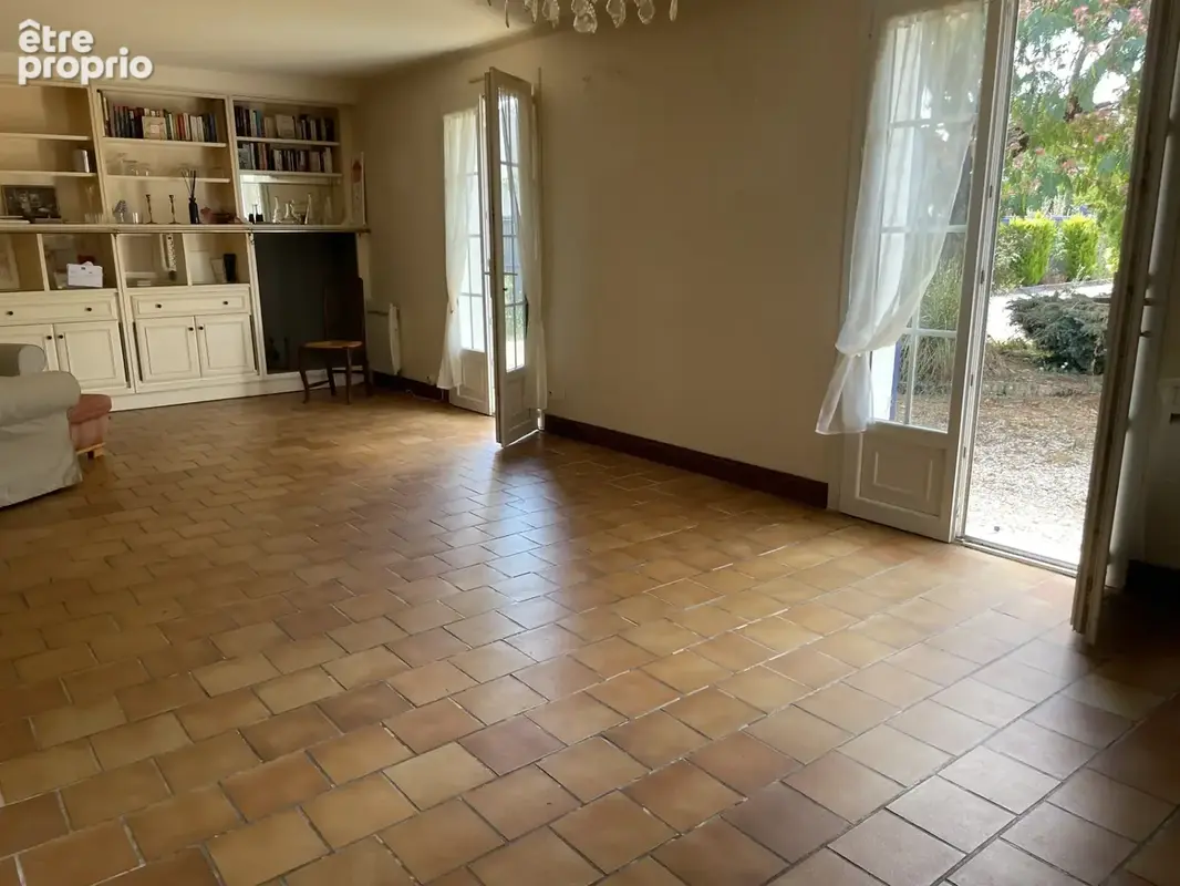 Cognac maison de plain pied de 114 m2 jardin 2 garages 3 chambres - photo 14