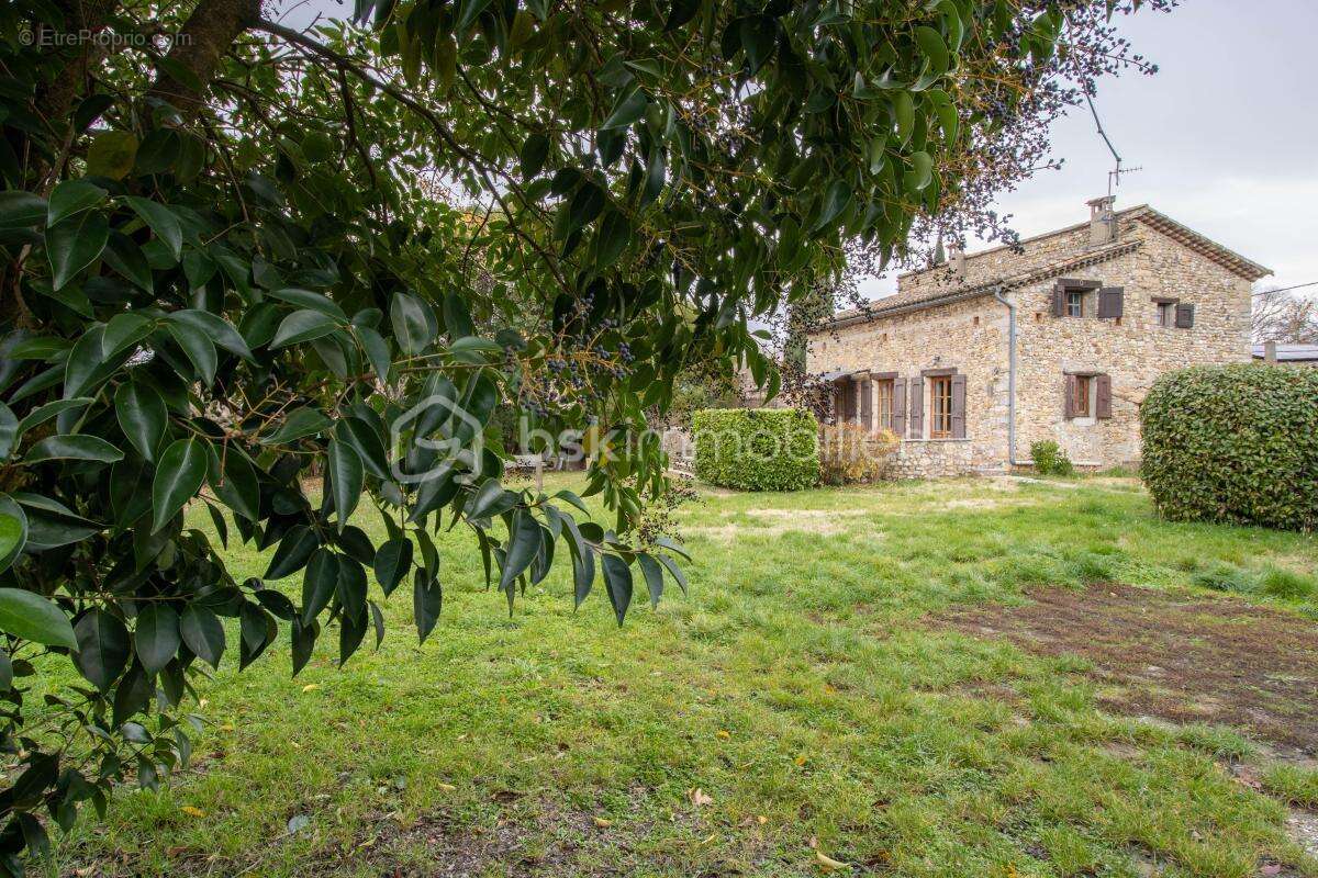 Maison à LEZAN