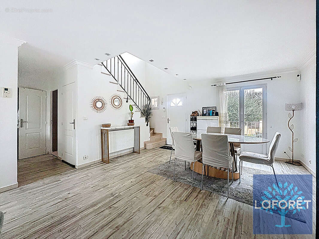 Maison à VIGNEUX-SUR-SEINE