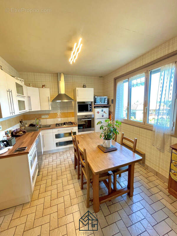 Maison à COMMELLE-VERNAY