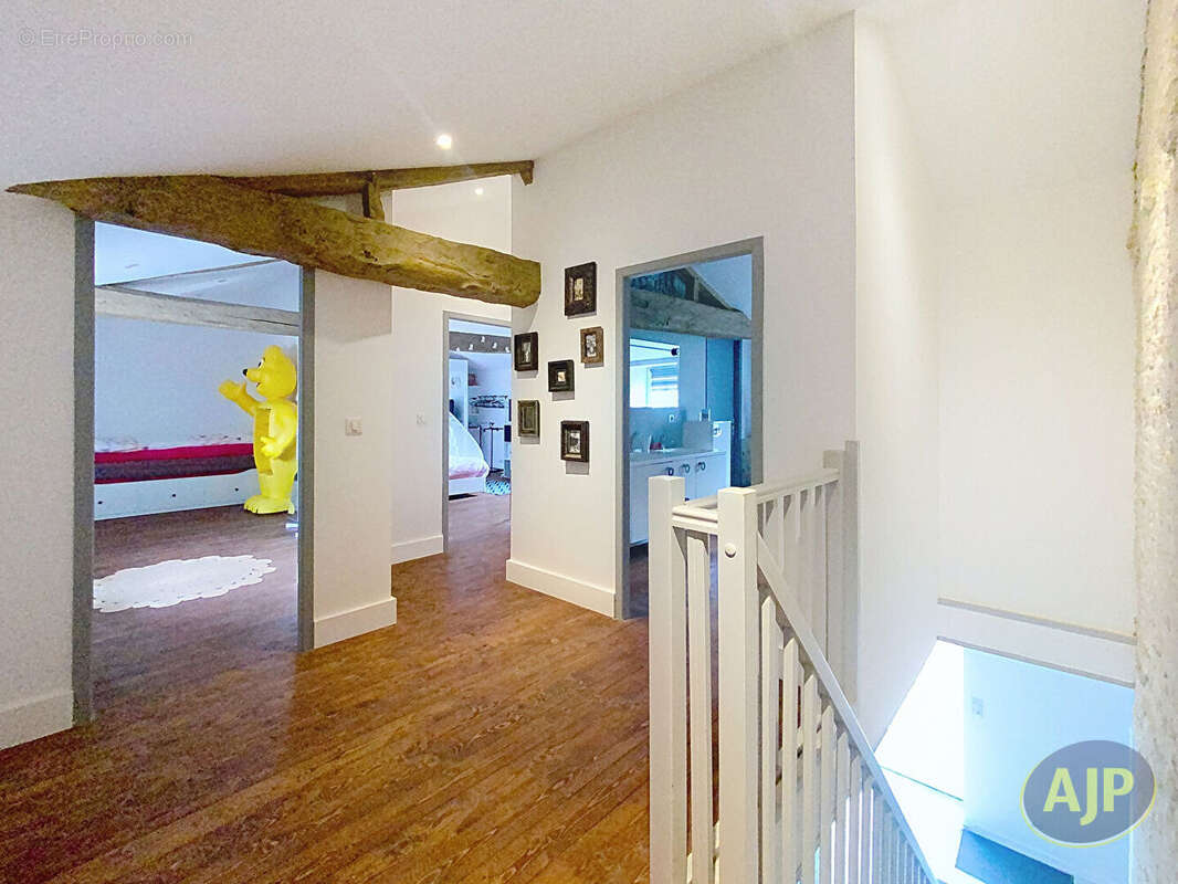 Maison à LES MAGNILS-REIGNIERS