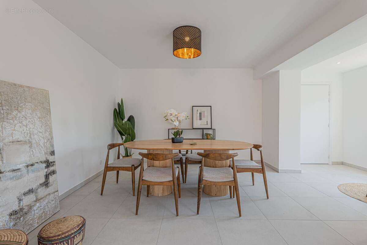 Appartement à SAINT-LAURENT-DU-VAR