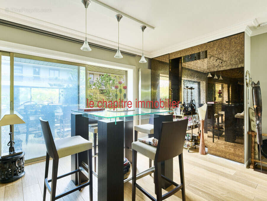 Appartement à NEUILLY-SUR-SEINE