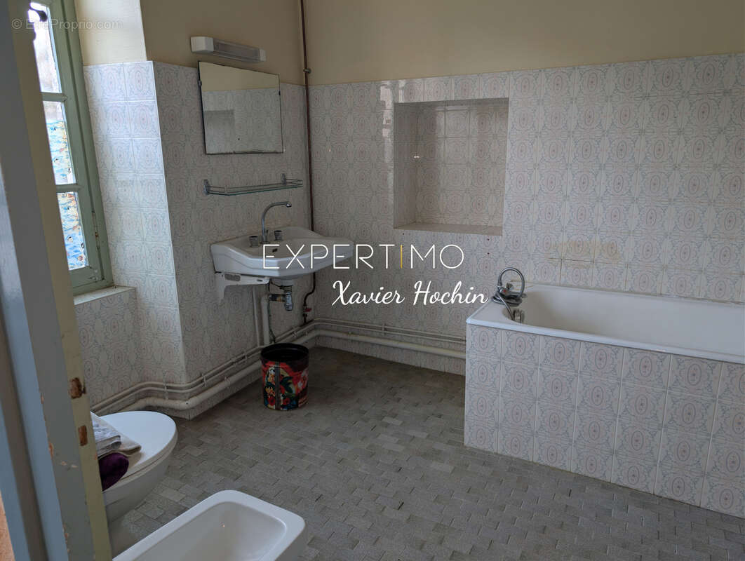 Maison à CHATEAUNEUF-LES-BAINS