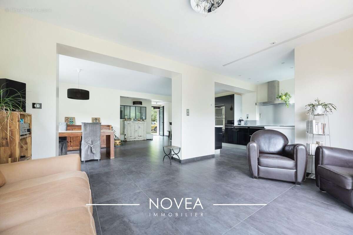 Maison à FLEURIEU-SUR-SAONE