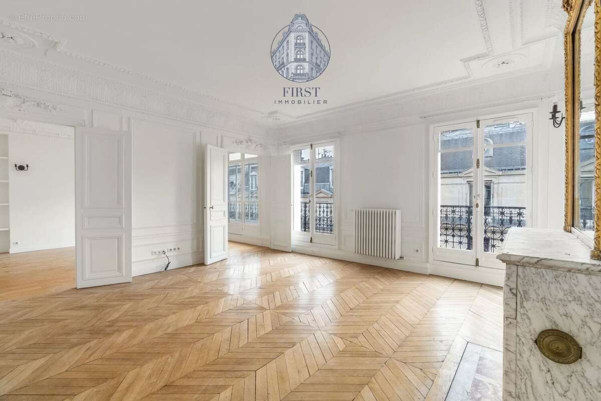 Appartement à PARIS-8E