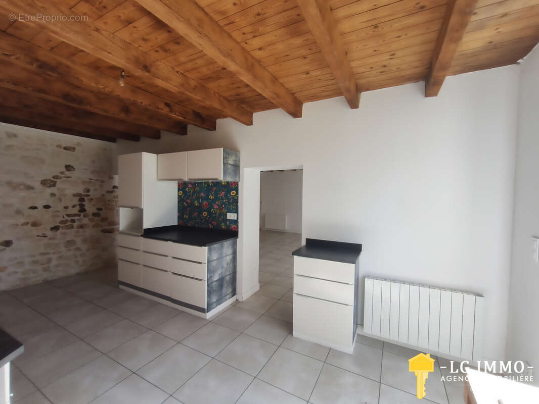 Maison à BRIE-SOUS-MORTAGNE