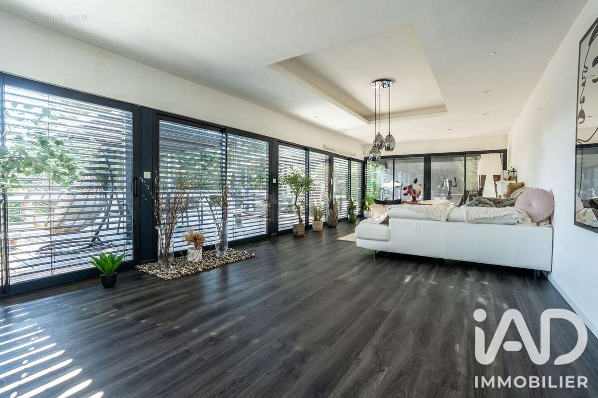 Maison 330 m² à Forbach  - photo 3