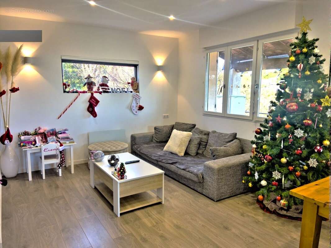 Maison à SAINT-LAURENT-DU-VAR