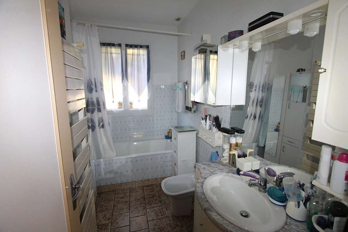 Maison à SAINT-PIERRE-D'EYRAUD