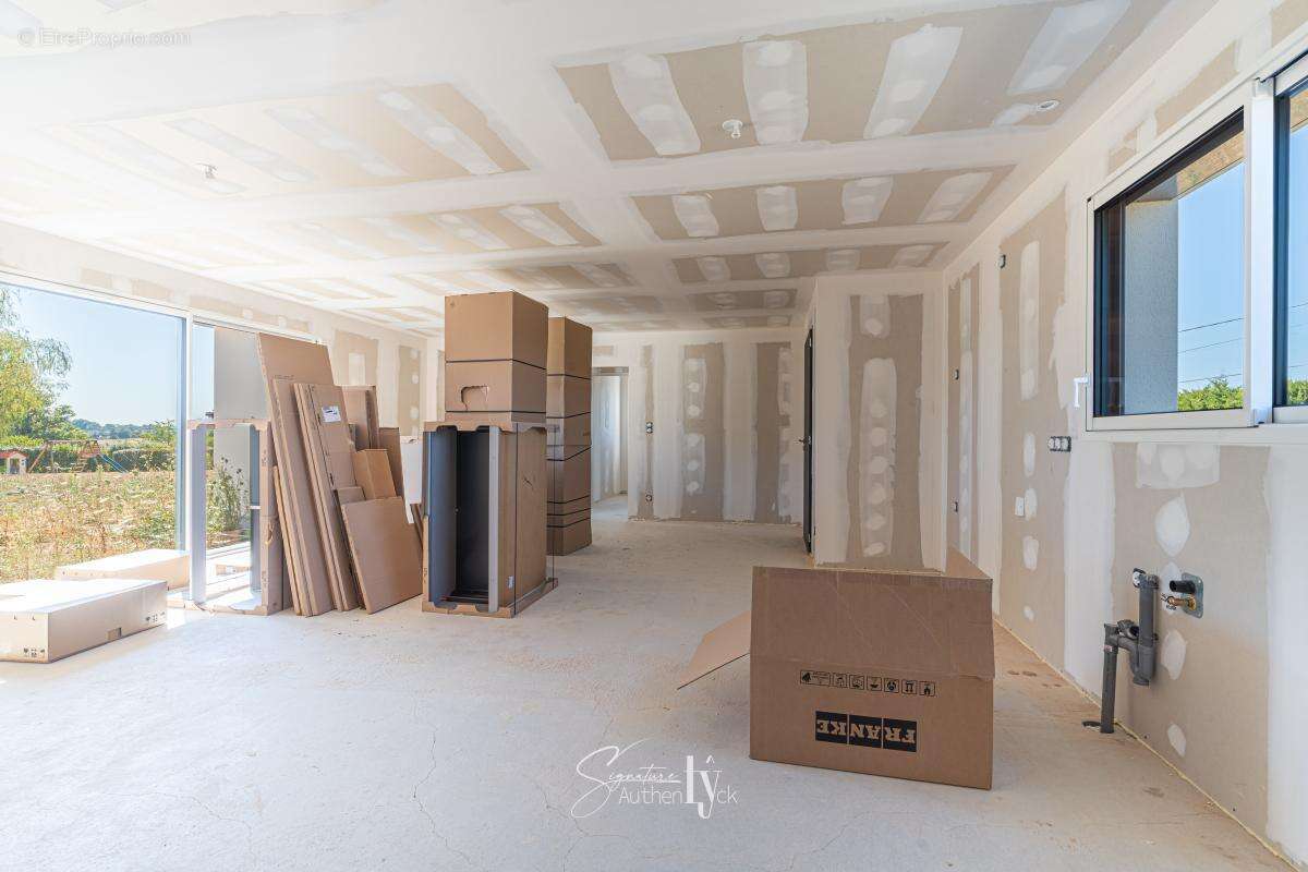 Maison 102 m² à Saint-Hilaire-Bonneval  - photo 3