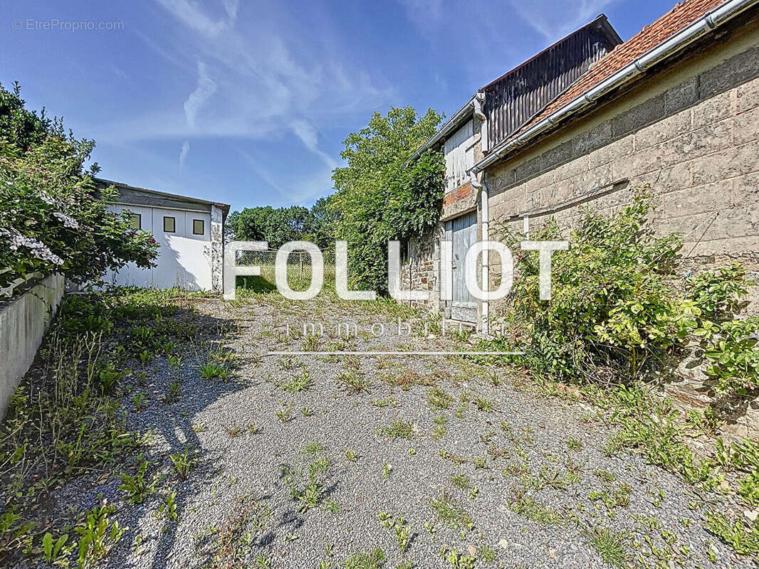 Maison à MONTAIGU-LES-BOIS