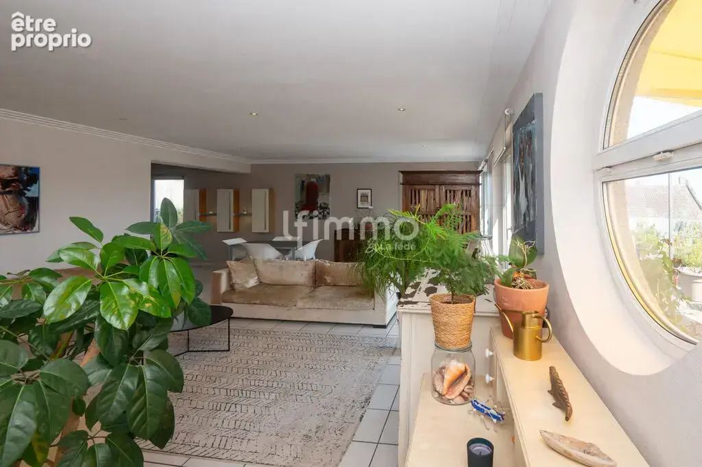 Très bel attique 149 m² env. avec terrasse 63 m², 2 parkings et - photo 4