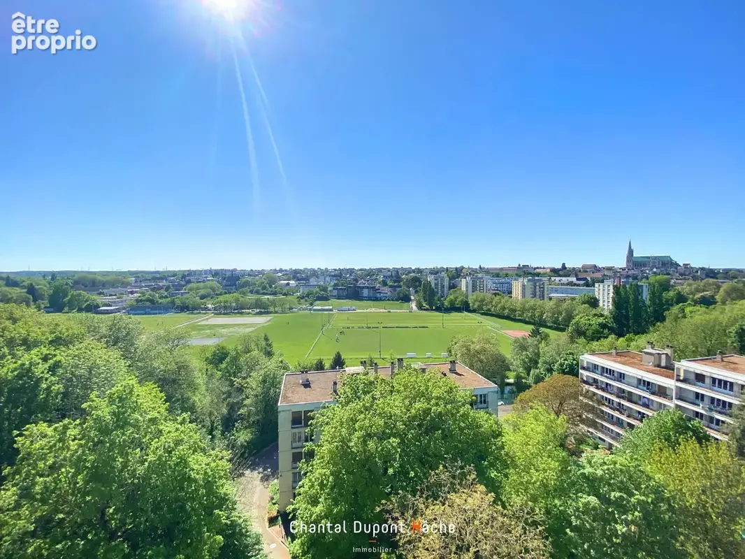CHARTRES BORDS DE L'EURE - Appartement familial de 112 m2, 2/3 chambres, vue imprenable, parking et cave. - photo 3