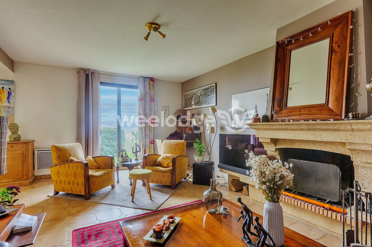 Maison à CHANTELOUP-LES-VIGNES