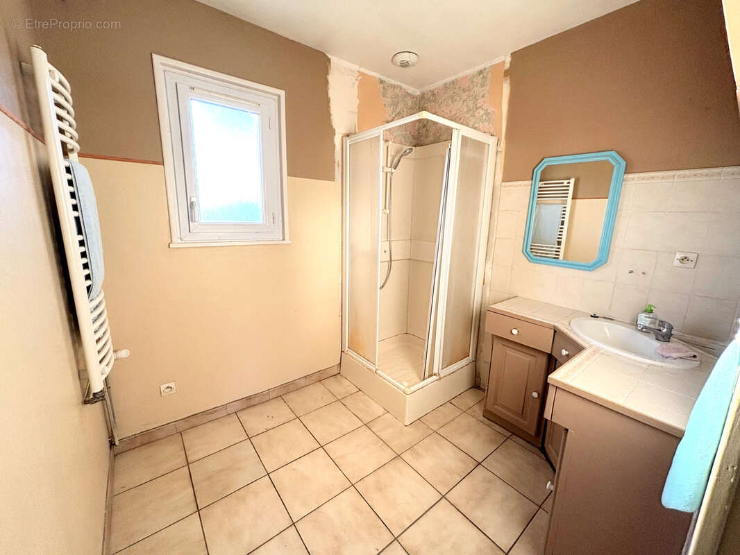 Maison à VEAUCHETTE