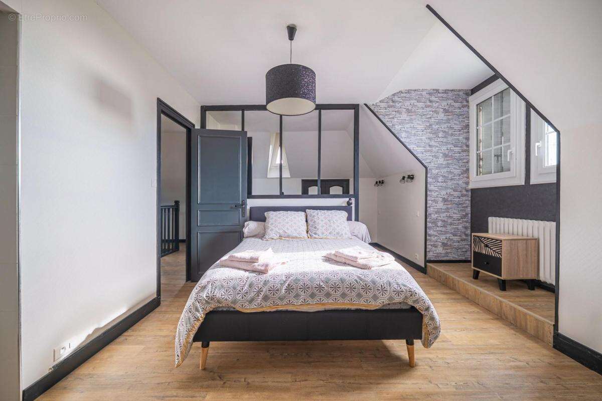 Maison à YVRE-L&#039;EVEQUE