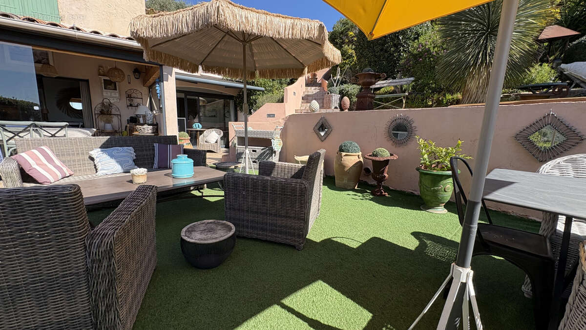 Maison à ROQUEBRUNE-SUR-ARGENS