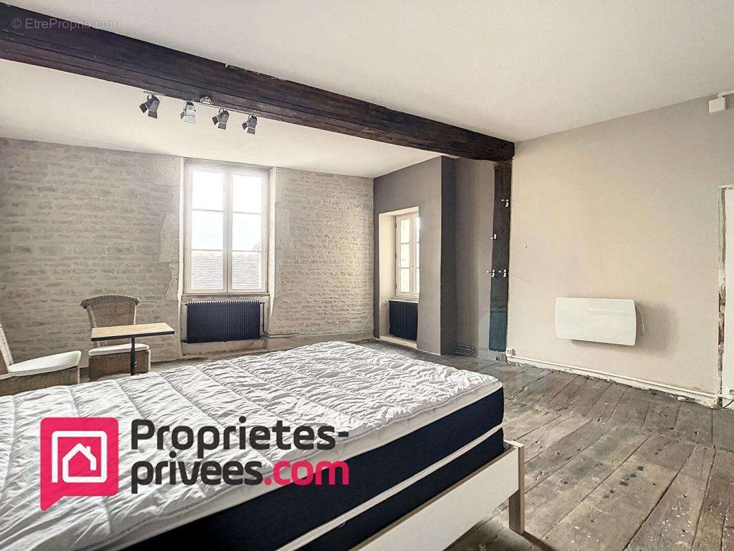 Maison à NOYERS