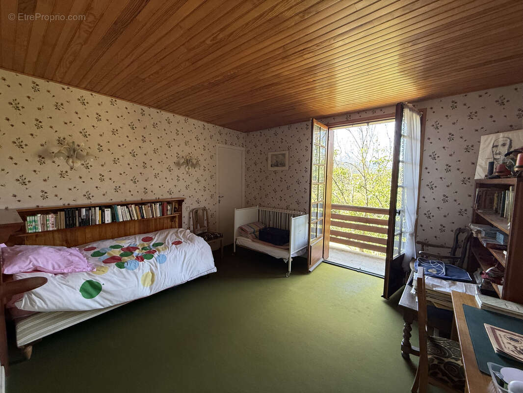 Maison familiale avec grand terrain constructible à Jausiers - photo 10