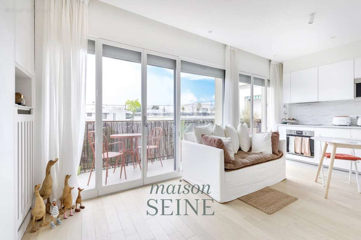 Appartement à NEUILLY-SUR-SEINE