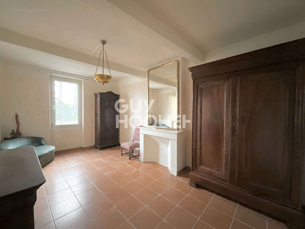 EXCLUSIVITE : Maison 148 m2 dont appartement de 40 m2 sur une parcelle d'environ 600 m2 - photo 5