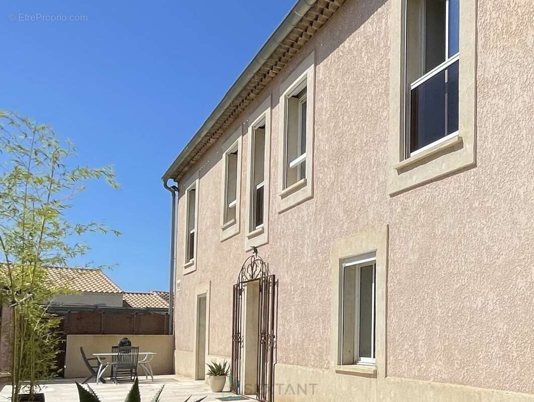 Istres - coup de cur  villa contemporaine d'exception avec piscine - photo 3