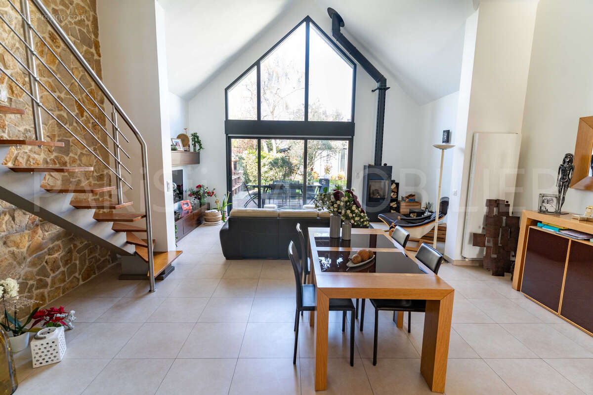 Maison à SARTROUVILLE