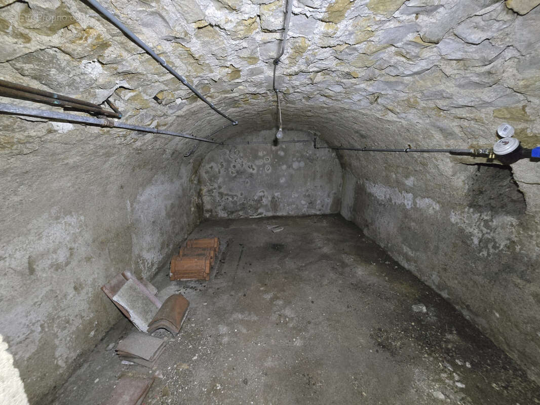 Maison à AINAY-LE-VIEIL