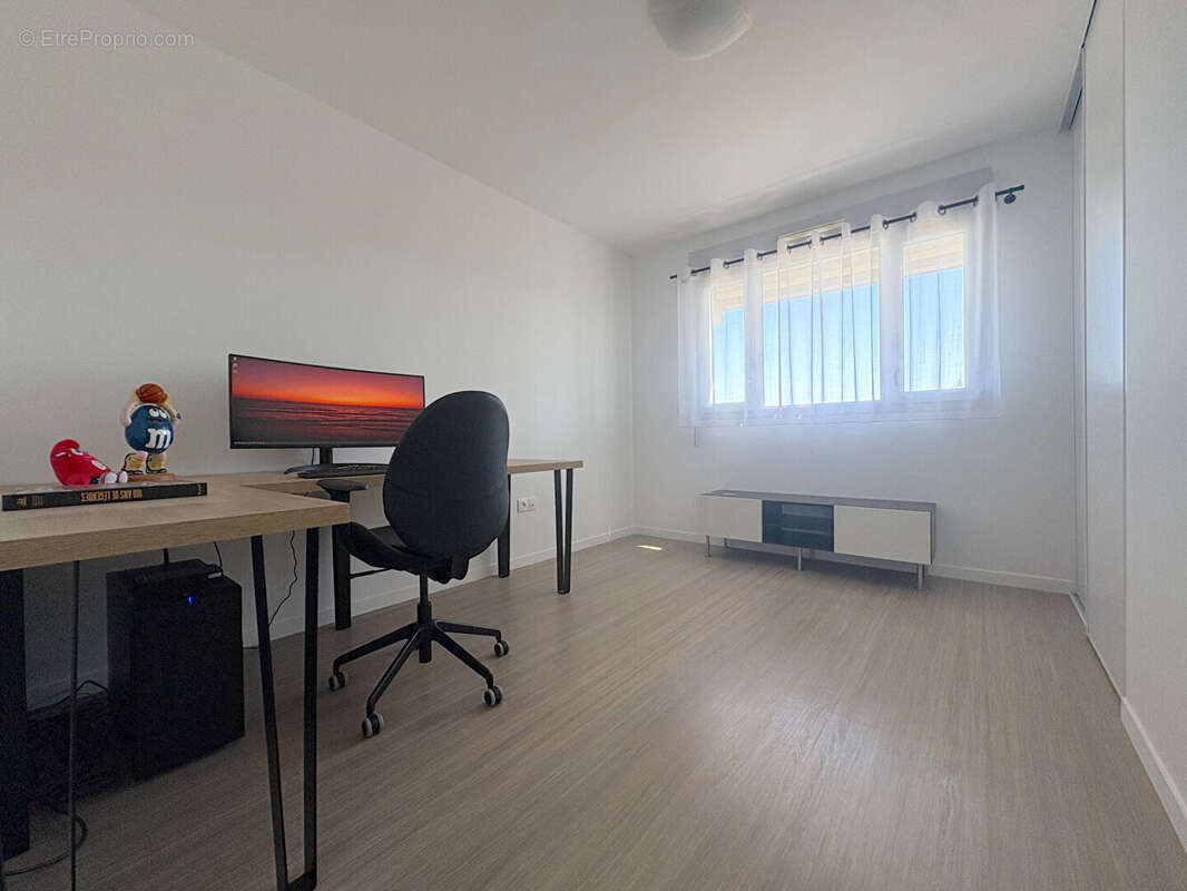 Appartement à SAULX-LES-CHARTREUX