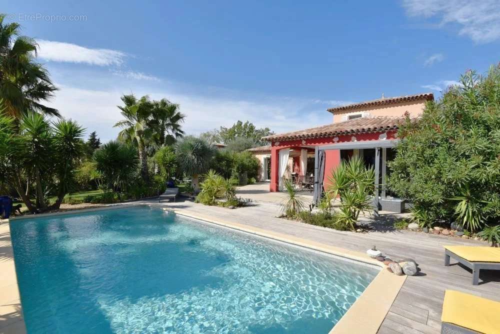 Maison à BAGNOLS-EN-FORET