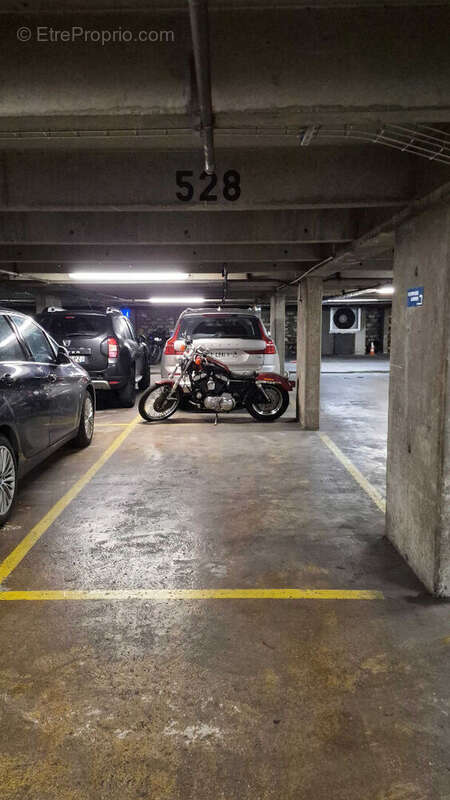 Parking à PARIS-9E