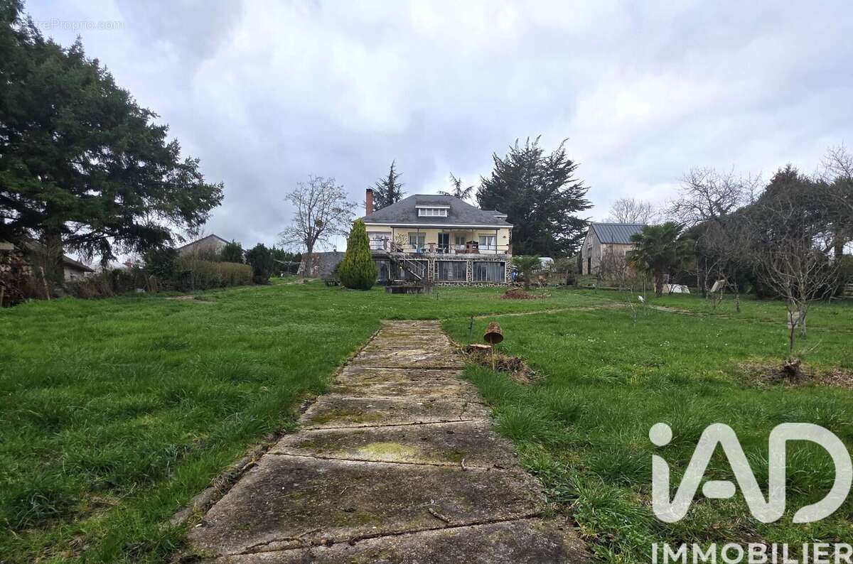 Photo 2 - Maison à LUCHE-PRINGE