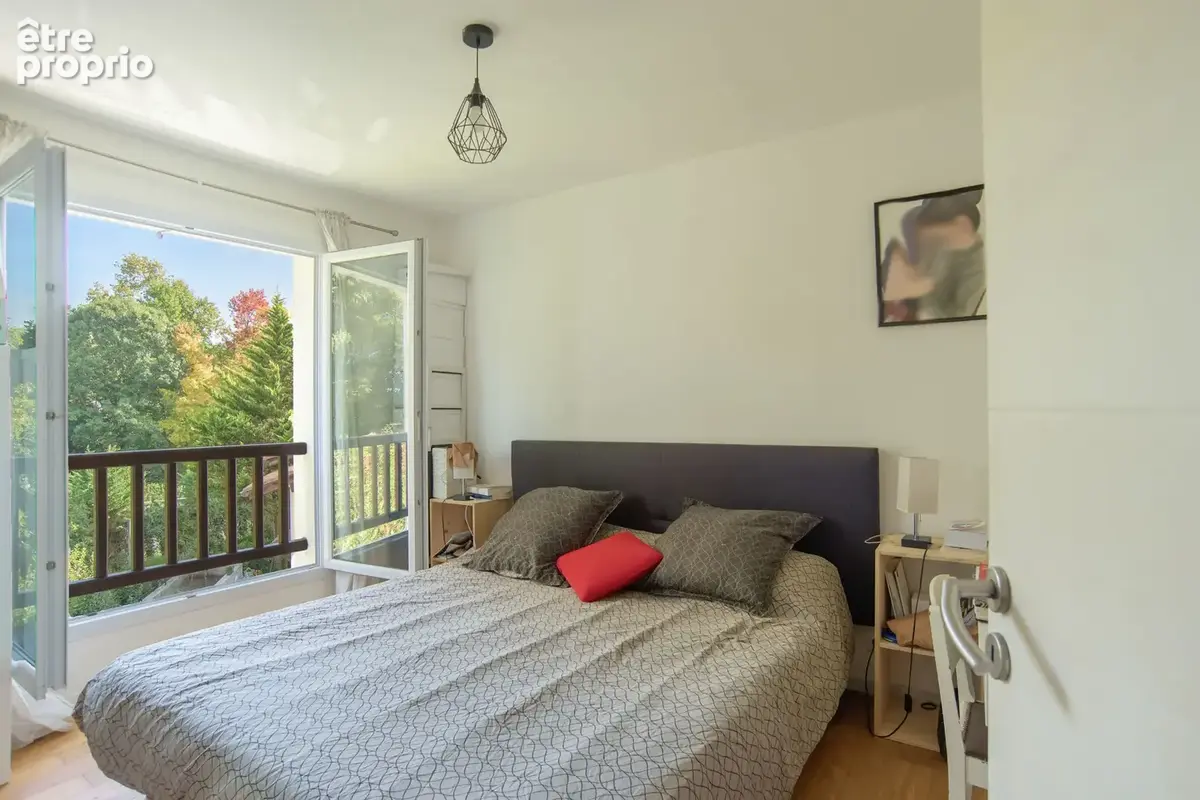 Maison individuelle récente avec jardin, garage, cave et annexe - photo 4