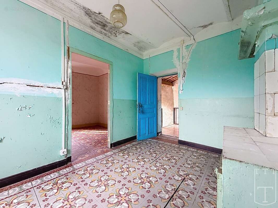 Maison en pierre A RENOVER avec possibilité de créer plusieurs logements. - photo 24