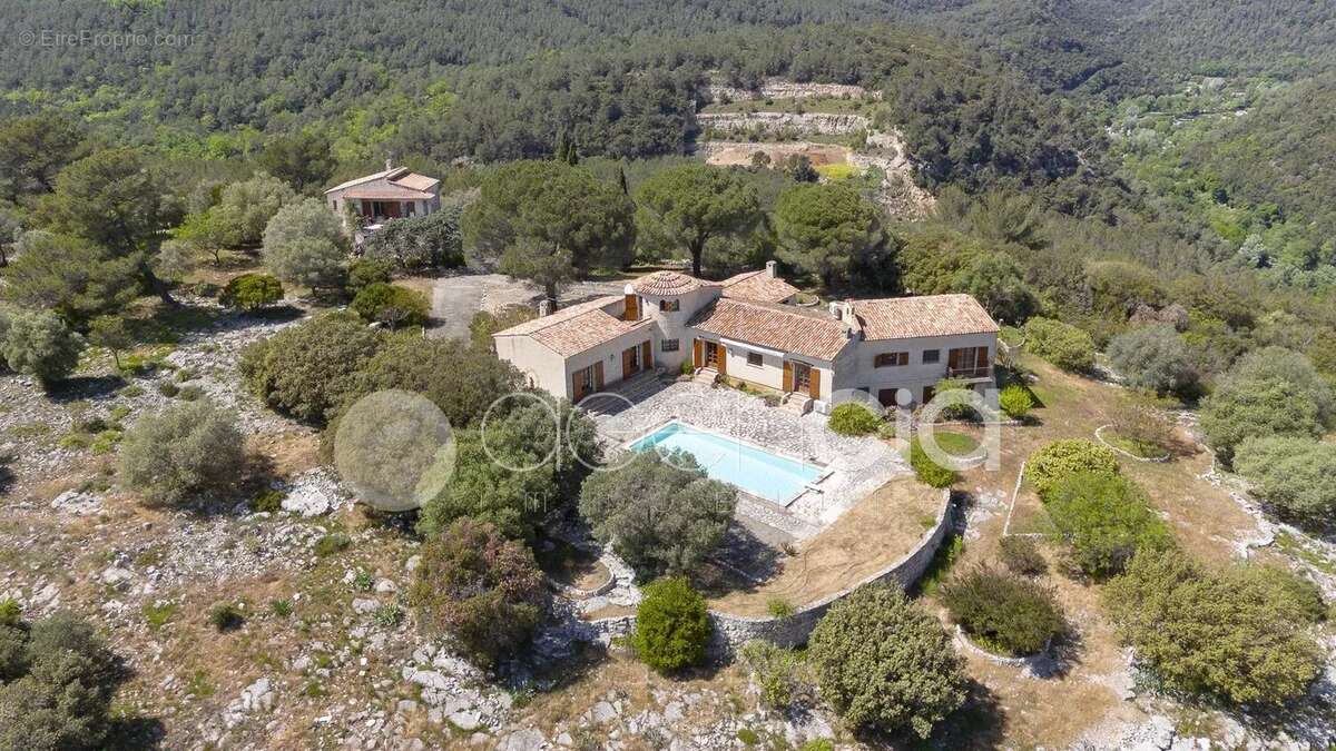 Maison à ROQUEFORT-LES-PINS