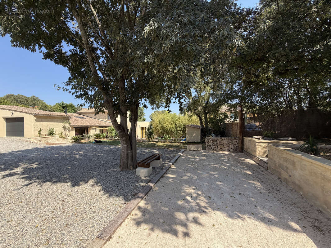 Magnifique Mas de village 155m2 sur 840m2 de terrain clos avec piscine - photo 9