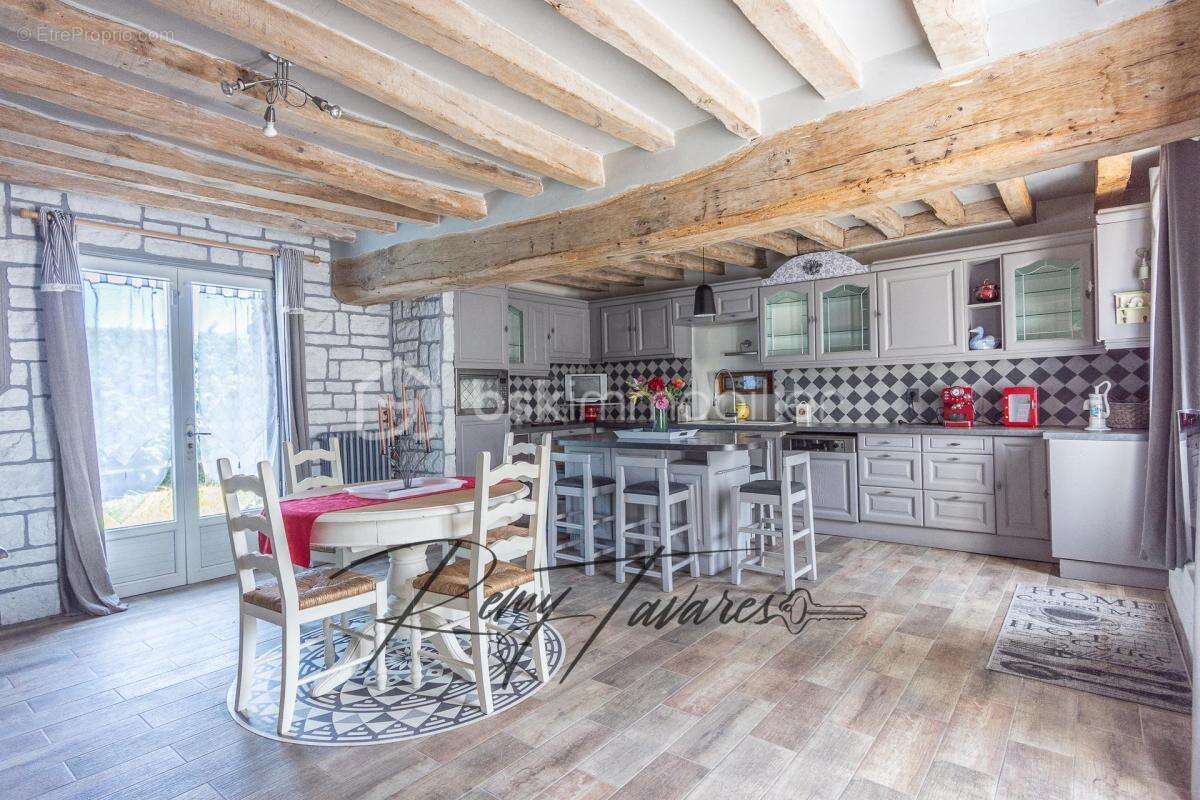 EXCLUSIVITÉ – Magnifique longère du XVIIe siècle à fort potentiel (300 m² et jusqu'à 7 Chambres) – Remauville - photo 7