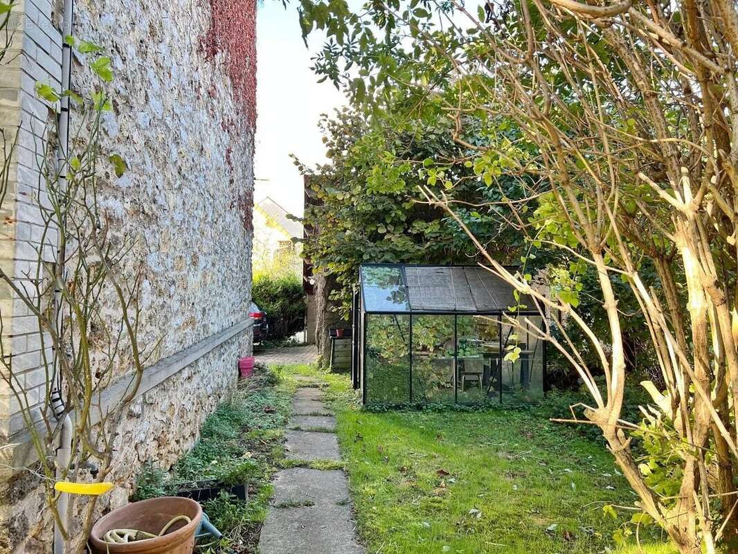 Maison à CHENNEVIERES-SUR-MARNE