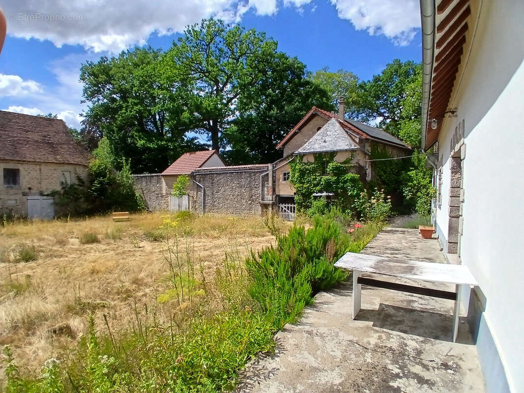 Exclusivité , maison de famille avec des grandes dépendances, entre Le Lac de Crescent et Lormes, Morvan à moi - photo 4