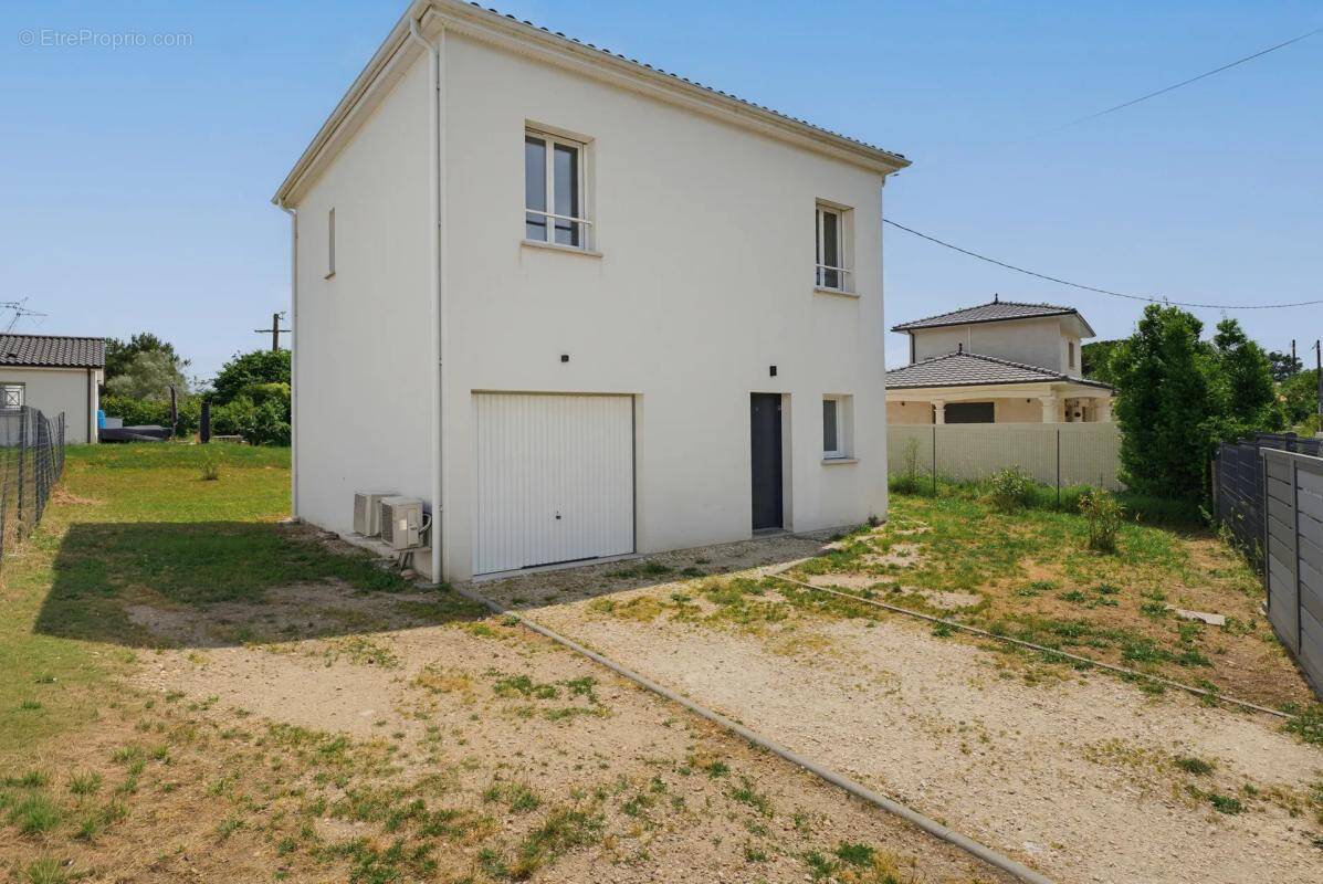 Maison à AMBARES-ET-LAGRAVE
