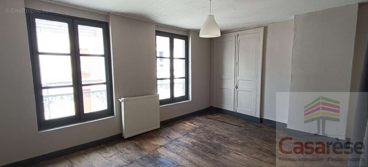 Maison à VILLEBOIS-LAVALETTE