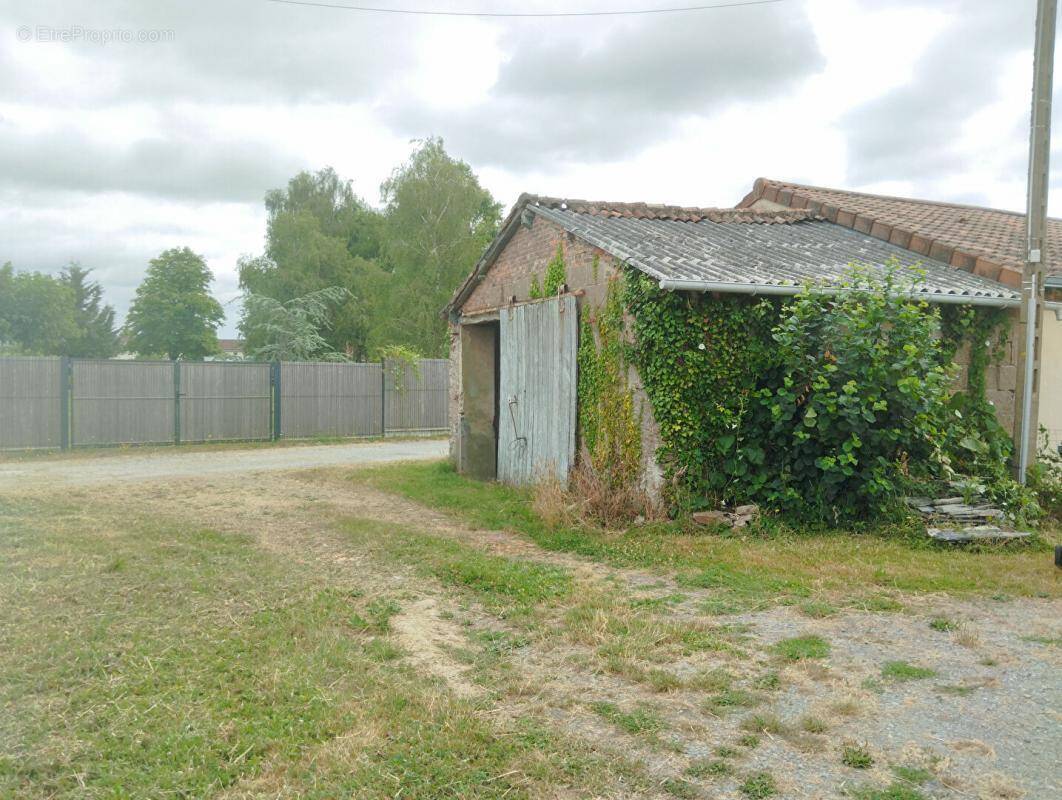 Maison à MONTREVAULT