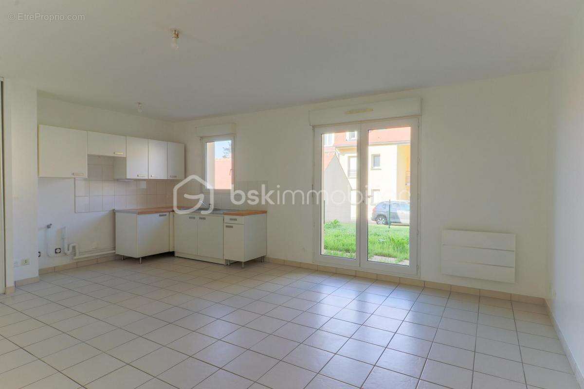 F2 avec extérieur et 2 parkings - photo 4