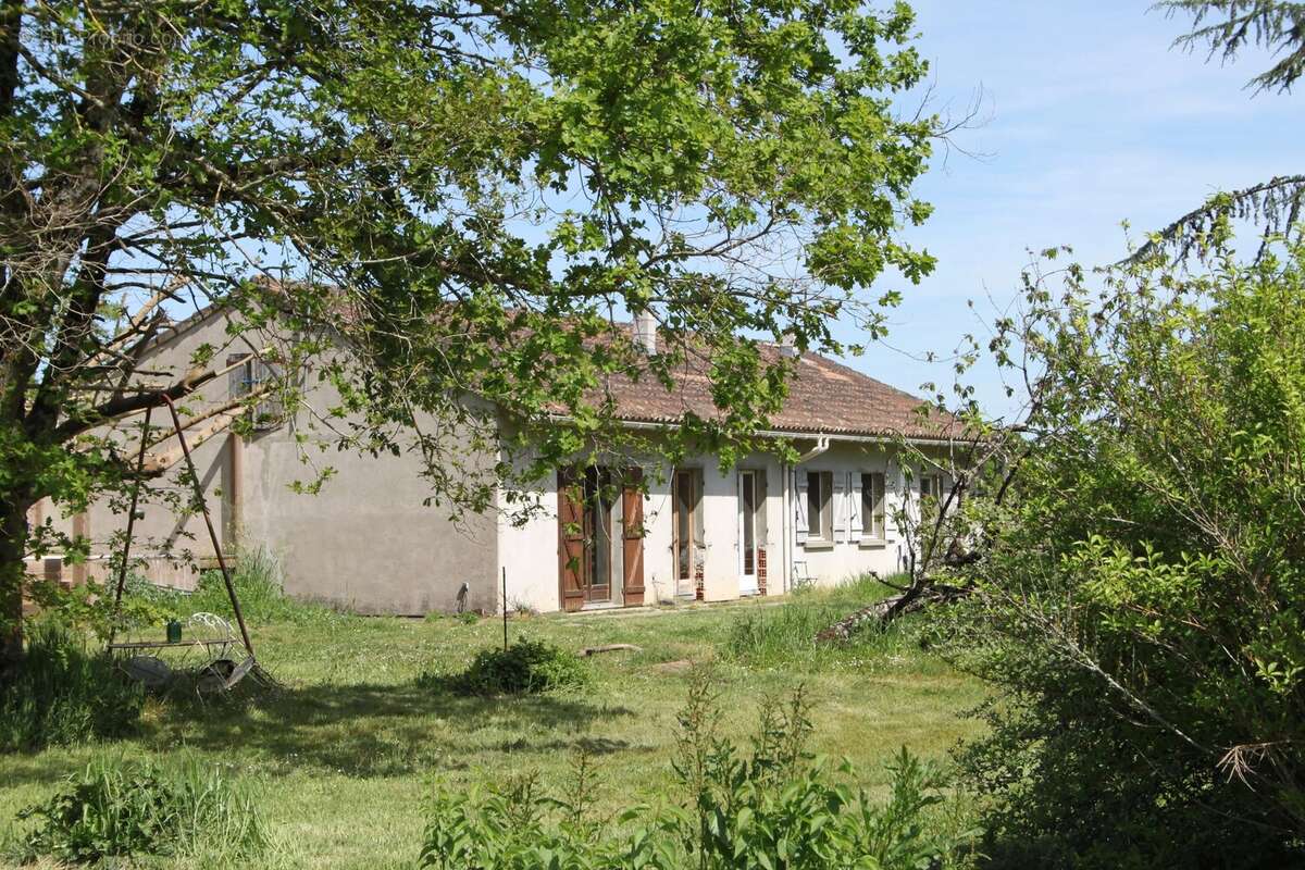 Domaine de 5 à 25 hectares avec lac privé, grange du XVIIe siècle, gîtes et fort potentiel d'exploitation touristique, événement - photo 9
