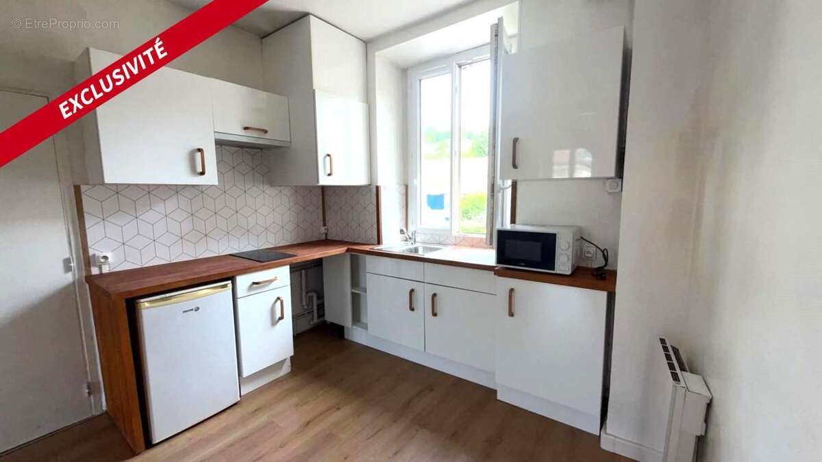Appartement / Studio de 27 m² séjour lumineux, cuisine meublée équipée. Cave privée. Centre Ville Maule 78580 - photo 2