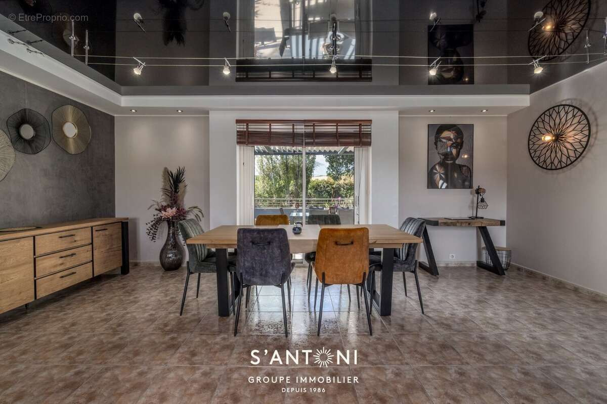 Maison à SAINT-THIBERY