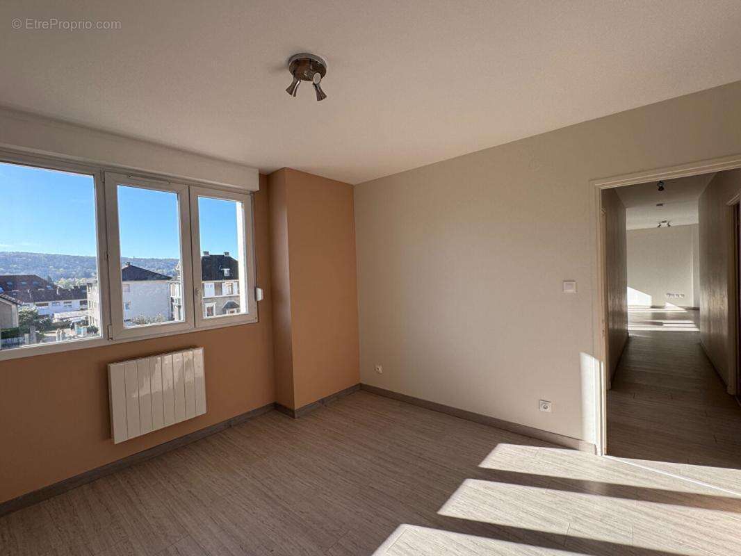 Appartement à ARS-SUR-MOSELLE